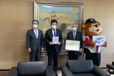 熊本市役所車両贈呈式写真