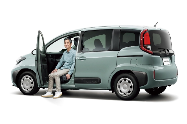 【モデル入り素材】ターンチルトシート（助手席）　